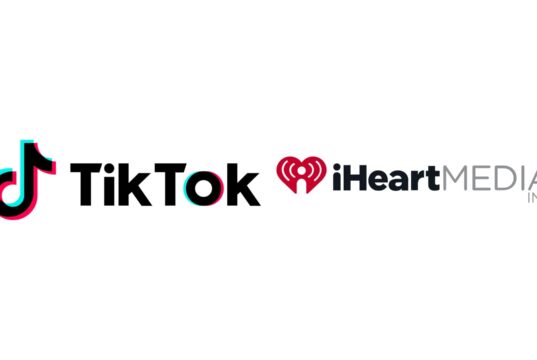 iHeartMedia y TikTok anuncian una alianza multiplataforma que integrará a creadores en podcast, radio y eventos en vivo